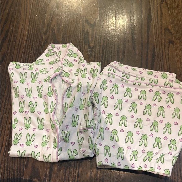 Roller rabbits short sleeve and shorts
Super cute - Picture 3 of 3